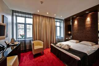 Отель Tallink Hotel Riga Рига Улучшенный двухместный номер с 1 кроватью или 2 отдельными кроватями, с утренней сауной-1