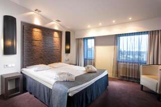 Отель Tallink Hotel Riga Рига Улучшенный двухместный номер с 1 кроватью или 2 отдельными кроватями, с утренней сауной-3